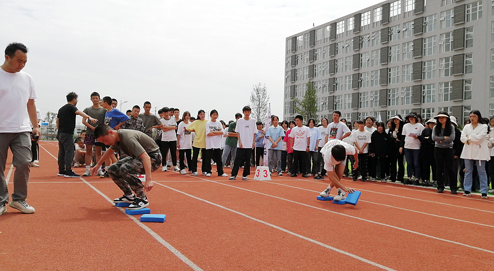 四川科慧学校,趣味运动会之摸石头过河